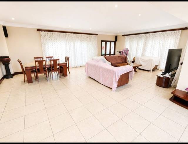 4 BEDROOM TOWNHOUSE FOR SALE IN IZINGA
